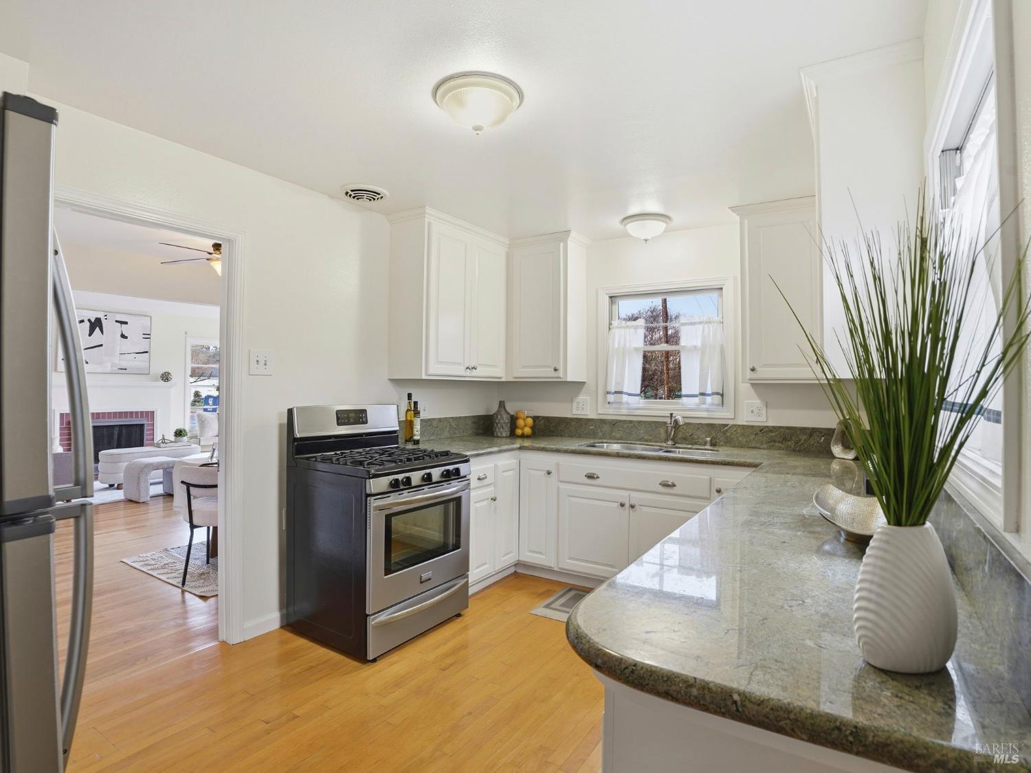 Detail Gallery Image 15 of 36 For 1810 Leonard Ave, Santa Rosa,  CA 95405 - 2 Beds | 1 Baths