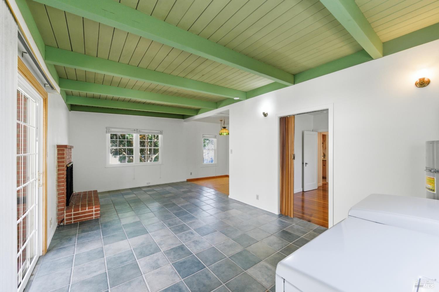 Detail Gallery Image 15 of 53 For 639 E 5th St, Benicia,  CA 94510 - 3 Beds | 2/1 Baths