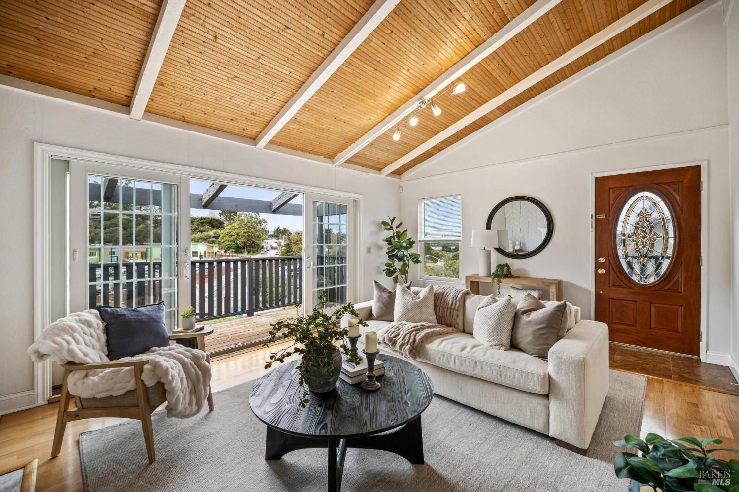 Detail Gallery Image 9 of 19 For 621 Nevada St, Sausalito,  CA 94965 - 2 Beds | 1/1 Baths