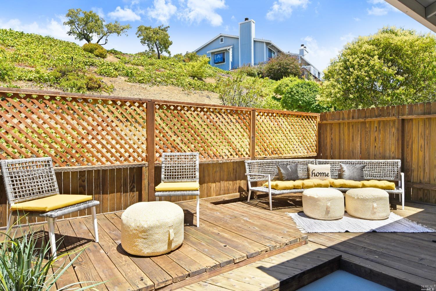 Detail Gallery Image 28 of 31 For 2016 Clearview Cir, Benicia,  CA 94510 - 3 Beds | 2/1 Baths