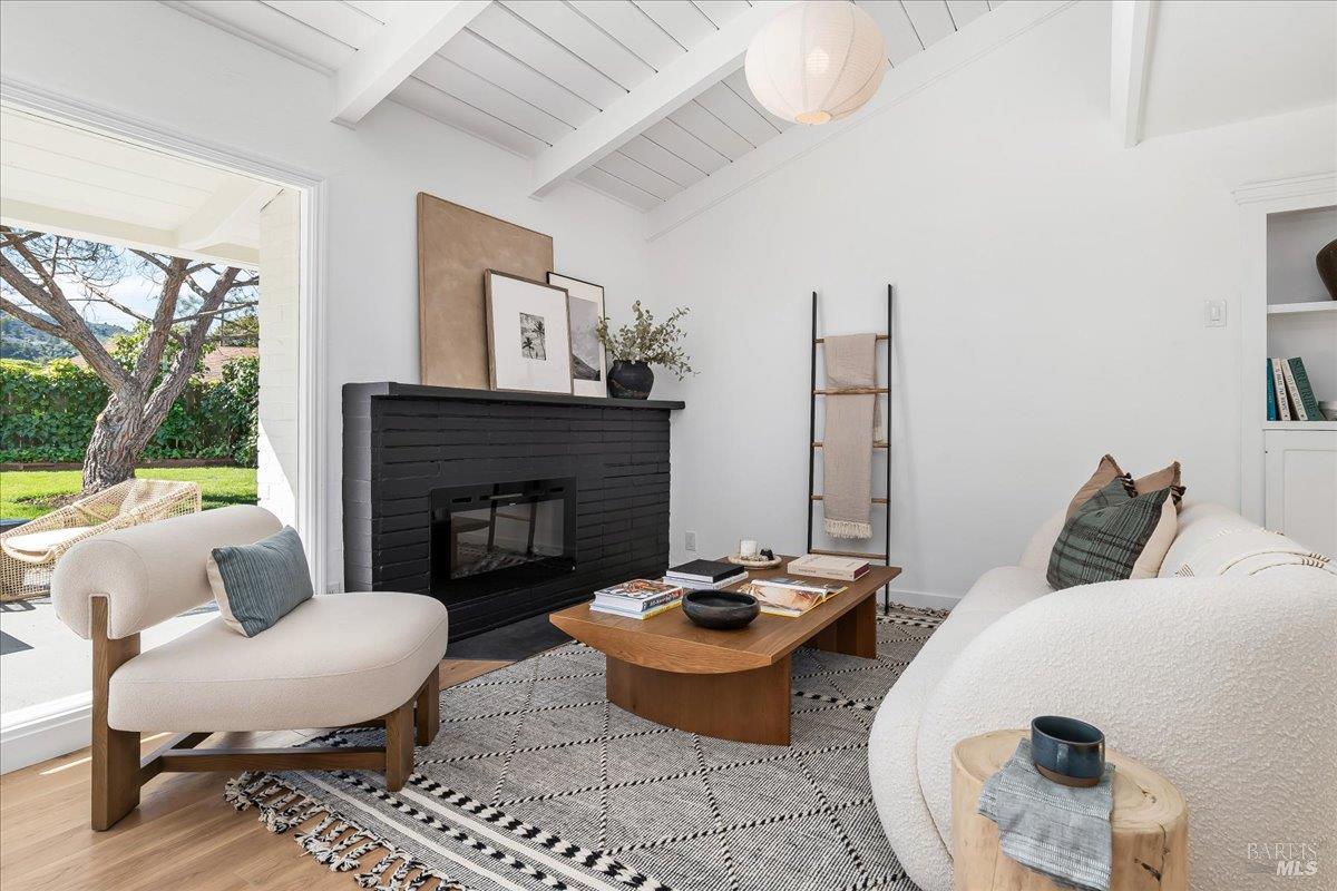 Detail Gallery Image 9 of 26 For 265 Cardinal Rd, Mill Valley,  CA 94941 - 3 Beds | 1 Baths