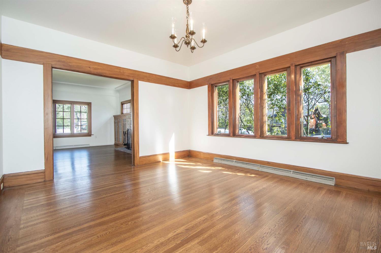 Detail Gallery Image 4 of 45 For 501 5th Ave, San Rafael,  CA 94901 - 4 Beds | 2 Baths