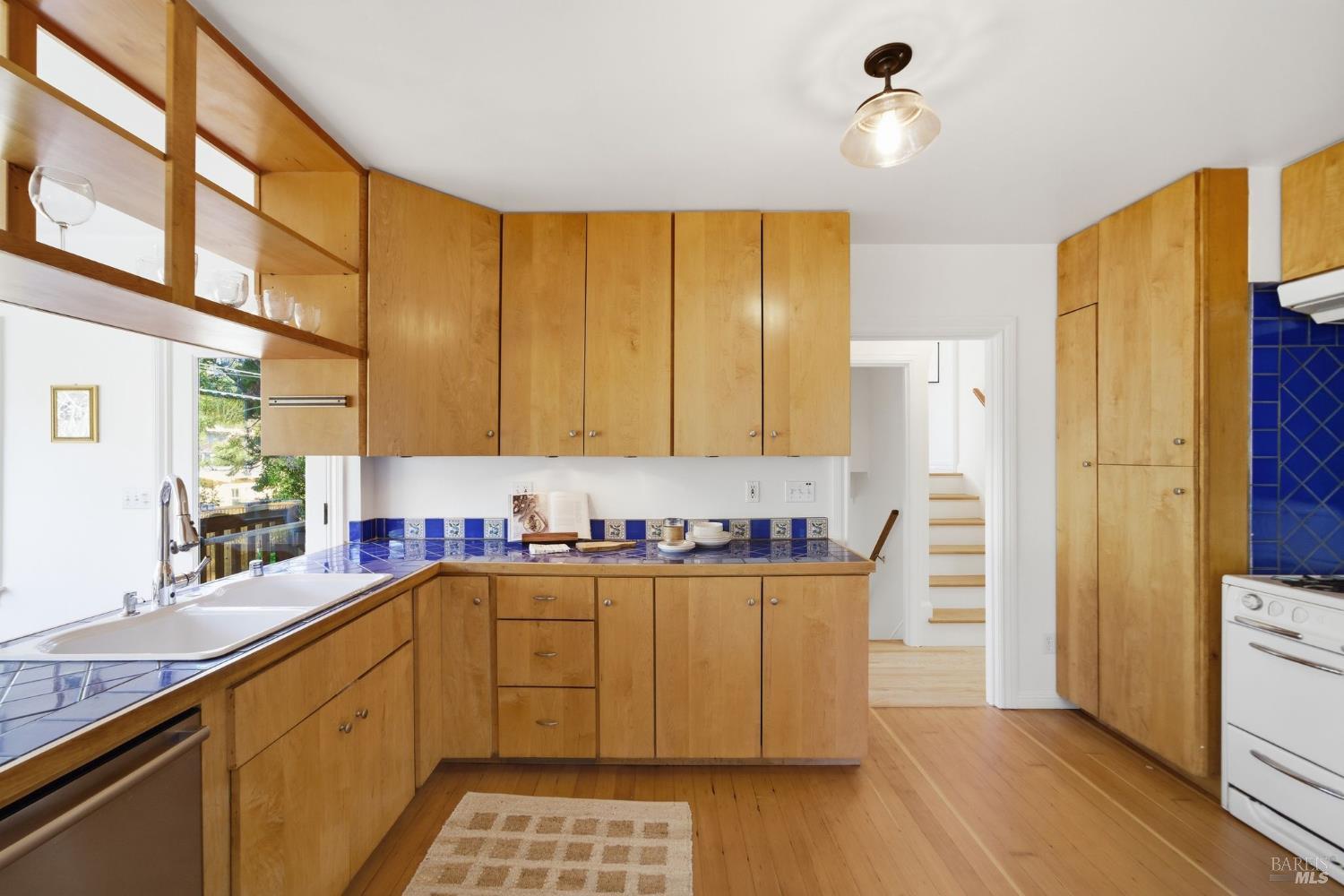 Detail Gallery Image 15 of 42 For 26 Hawthorne Ave, San Anselmo,  CA 94960 - 2 Beds | 2 Baths