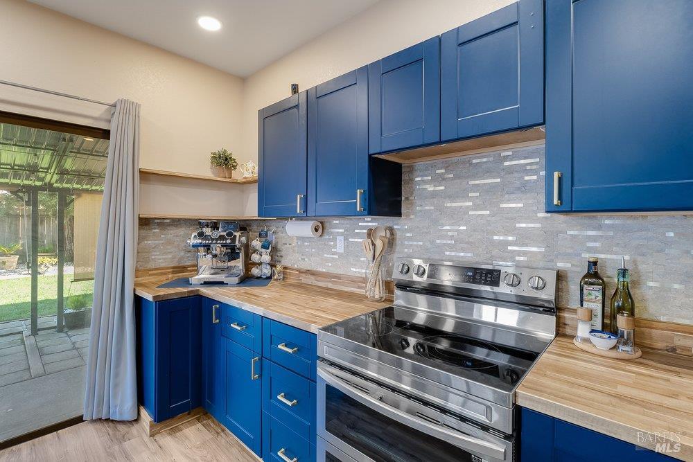 Detail Gallery Image 36 of 88 For 821 Saddle Horn Trl, Vacaville,  CA 95687 - 3 Beds | 3 Baths