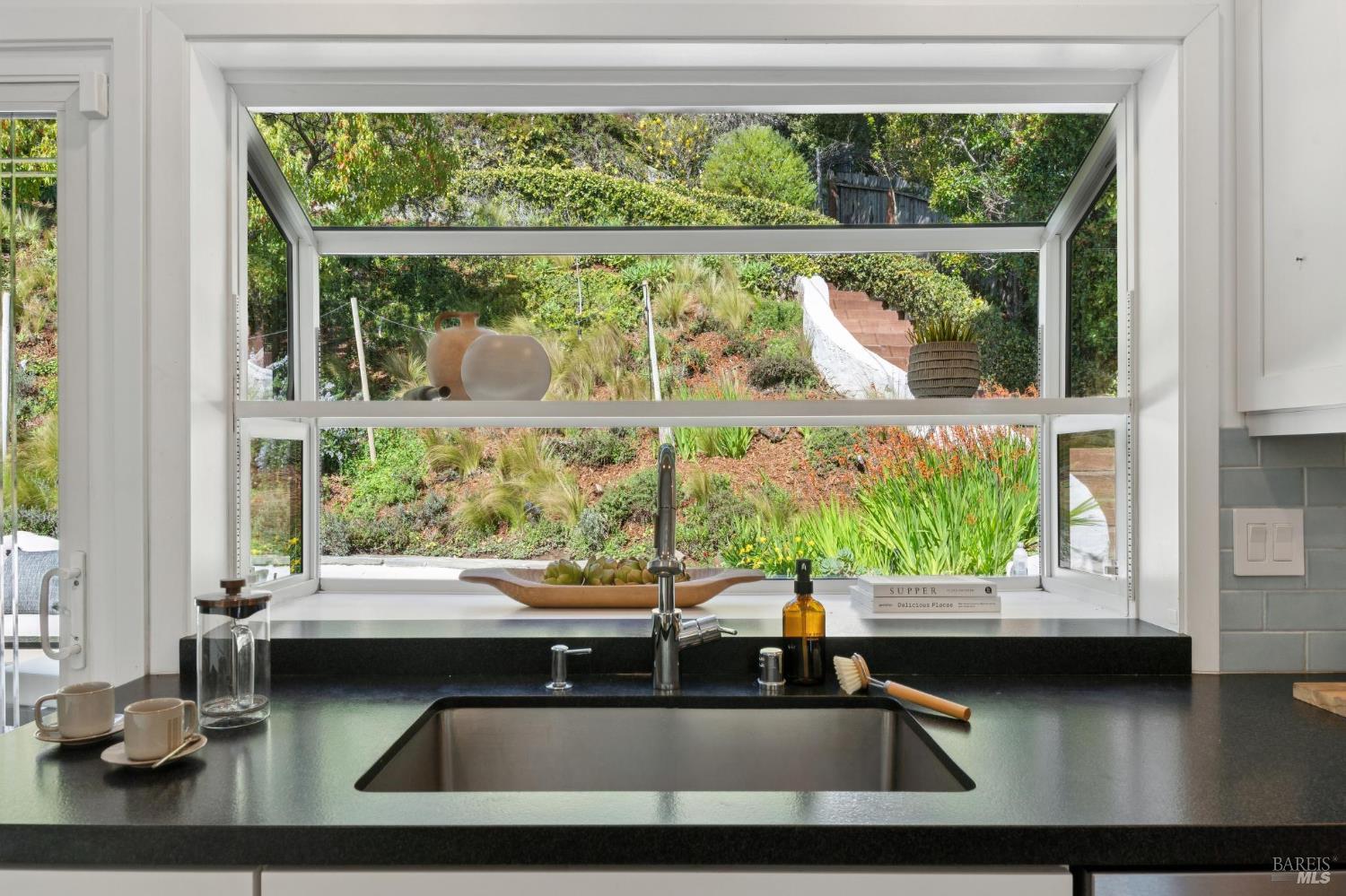 Detail Gallery Image 19 of 73 For 119 Bretano Way, Greenbrae,  CA 94904 - 4 Beds | 3 Baths