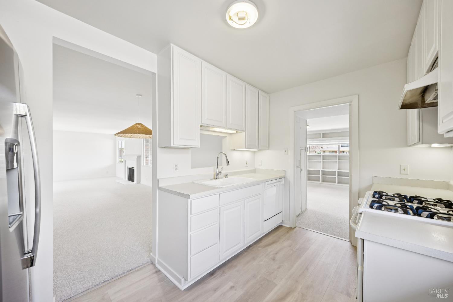 Detail Gallery Image 19 of 39 For 10 Somerset Ln, Mill Valley,  CA 94941 - 3 Beds | 2 Baths