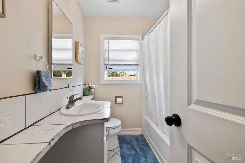 Detail Gallery Image 14 of 30 For 903 Jones Ct, Pinole,  CA 94564 - 2 Beds | 1/1 Baths
