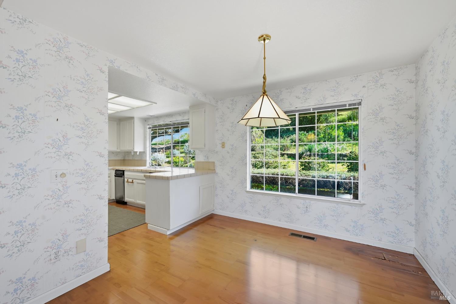 Detail Gallery Image 18 of 63 For 437 Crestridge Pl, Santa Rosa,  CA 95409 - 3 Beds | 2/1 Baths