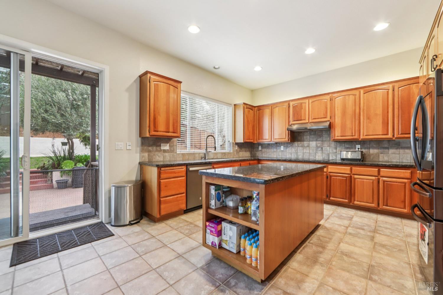 Detail Gallery Image 7 of 44 For 1444 Great Heron Dr, Santa Rosa,  CA 95409 - 4 Beds | 3 Baths