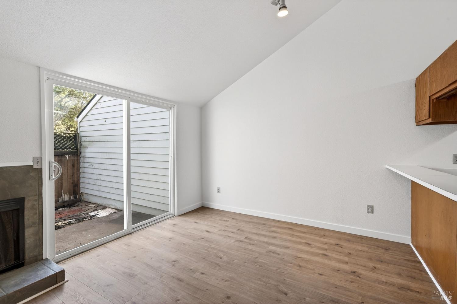 Detail Gallery Image 14 of 27 For 230 Courtyards E Unkn, Windsor,  CA 95492 - 2 Beds | 2 Baths