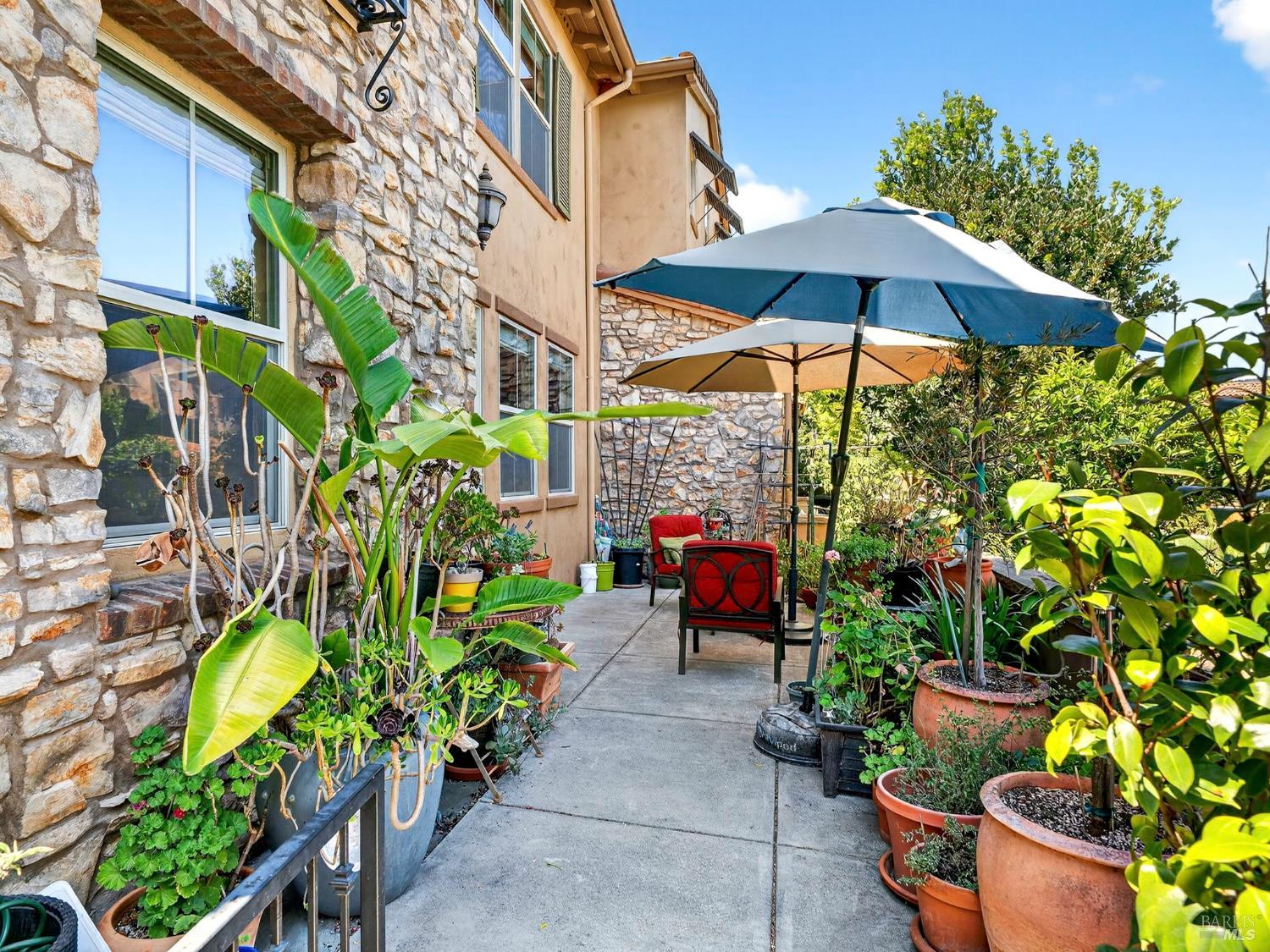 Detail Gallery Image 3 of 48 For 180 Healdsburg Ave a,  Cloverdale,  CA 95425 - 3 Beds | 2/1 Baths