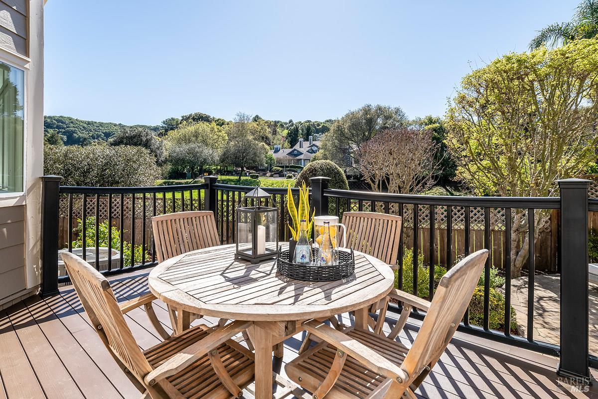 Detail Gallery Image 24 of 40 For 37 Creekside Ct, Corte Madera,  CA 94925 - 2 Beds | 2/1 Baths