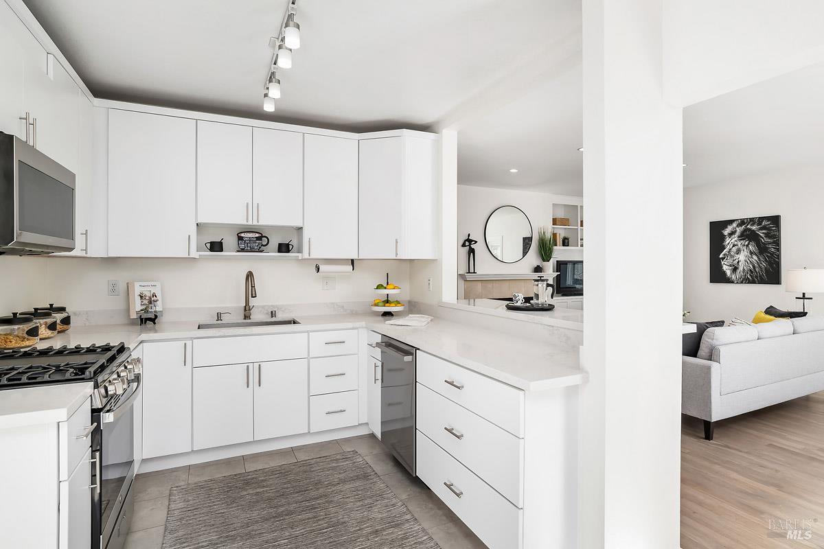 Detail Gallery Image 12 of 40 For 37 Creekside Ct, Corte Madera,  CA 94925 - 2 Beds | 2/1 Baths