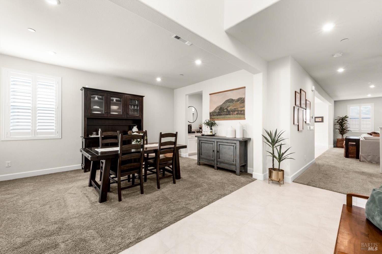 Detail Gallery Image 13 of 97 For 710 Fielding Way, Dixon,  CA 95620 - 5 Beds | 4 Baths