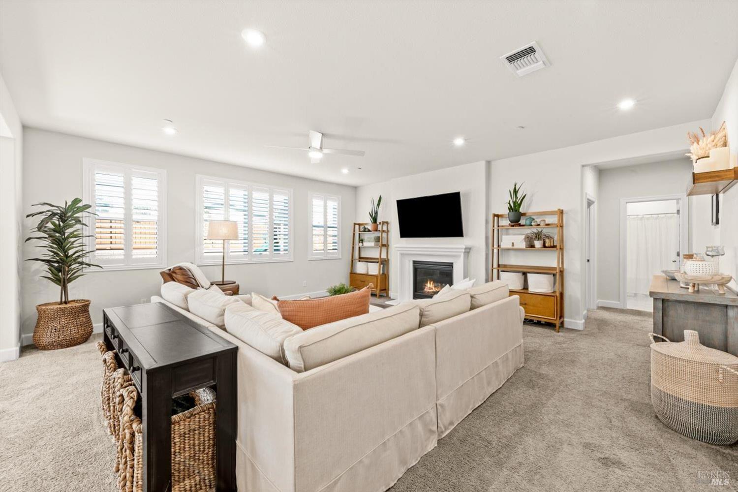 Detail Gallery Image 36 of 97 For 710 Fielding Way, Dixon,  CA 95620 - 5 Beds | 4 Baths