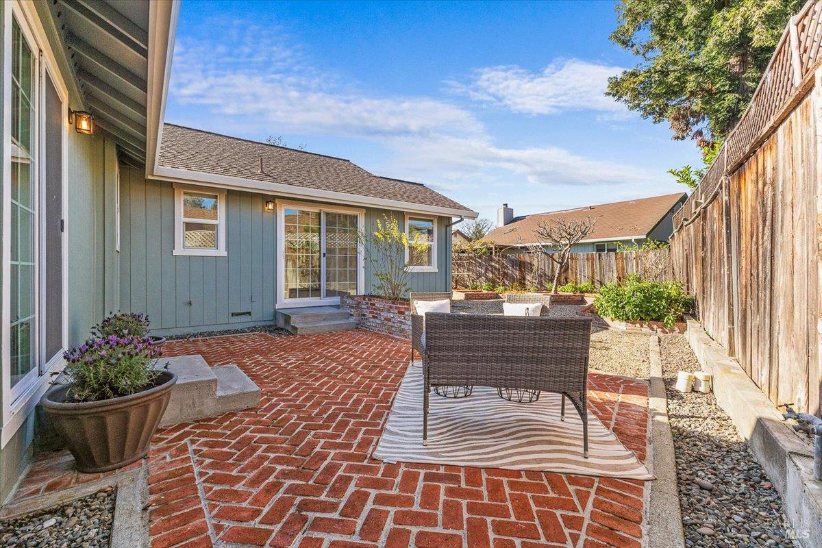 Detail Gallery Image 41 of 43 For 2257 White Chapel Ct, Santa Rosa,  CA 95401 - 3 Beds | 3 Baths