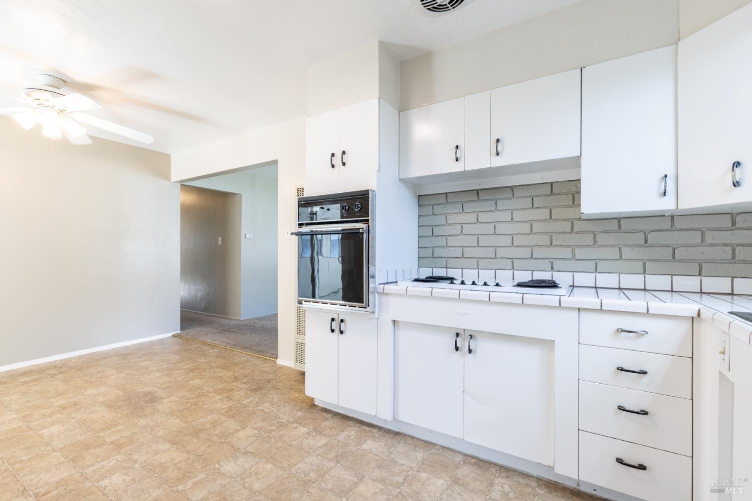 Detail Gallery Image 5 of 21 For 3557 N Jefferson St, Napa,  CA 94558 - 3 Beds | 2 Baths