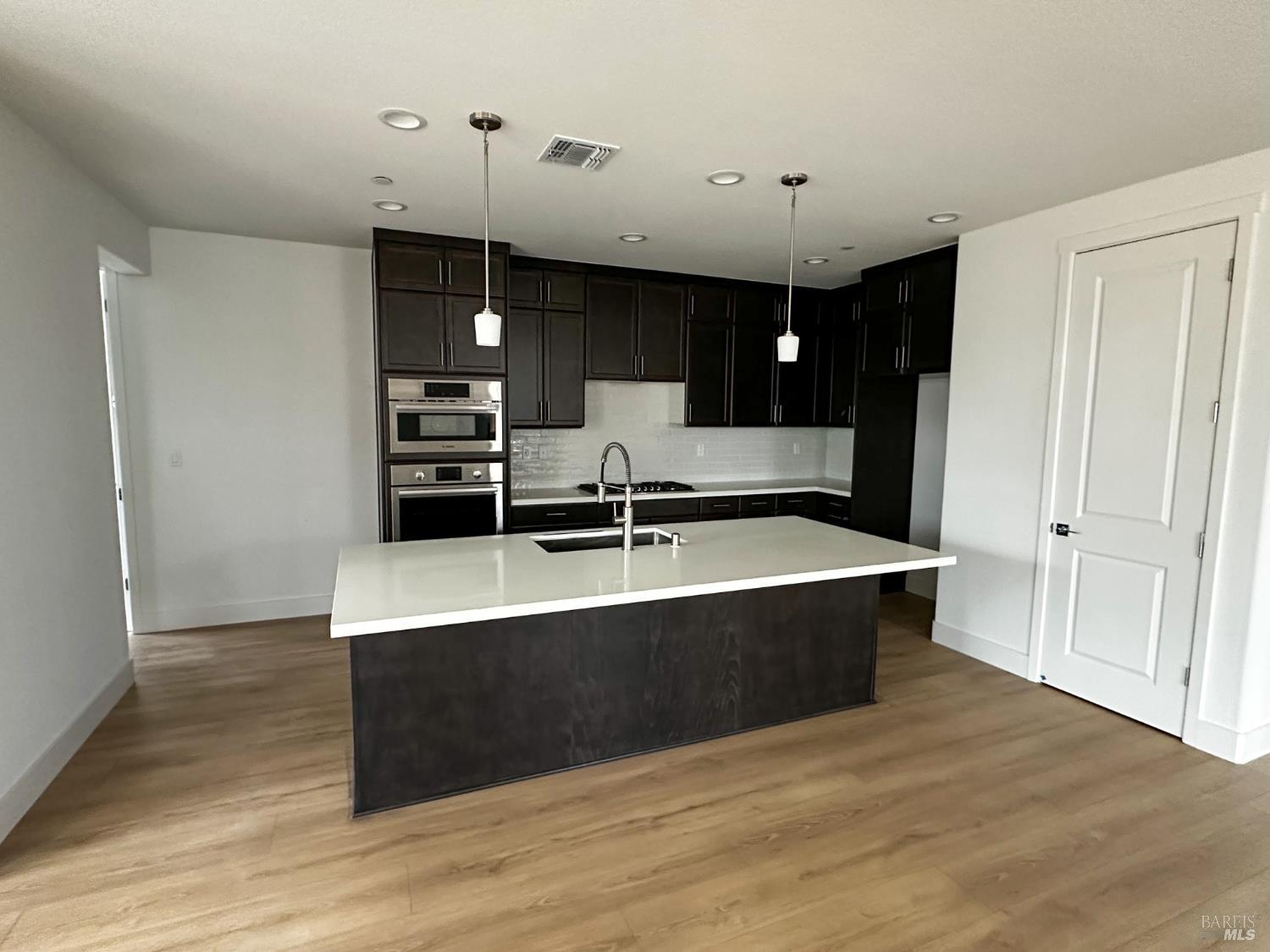 Detail Gallery Image 7 of 39 For 701 Castle St, Oakley,  CA 94561 - 5 Beds | 4/1 Baths