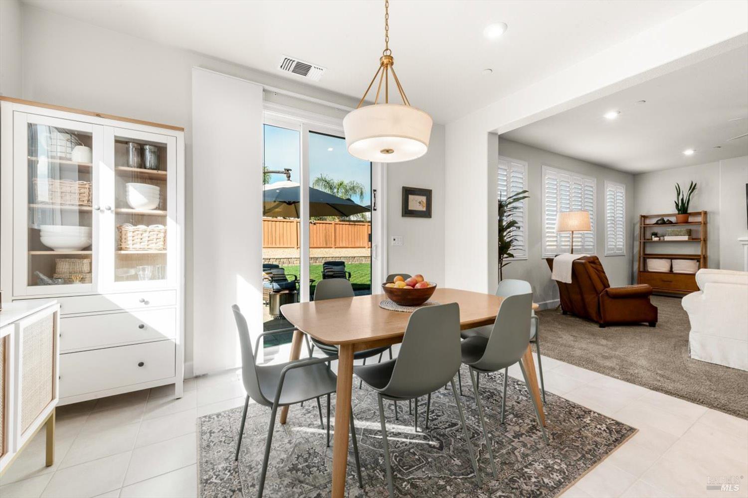 Detail Gallery Image 30 of 97 For 710 Fielding Way, Dixon,  CA 95620 - 5 Beds | 4 Baths