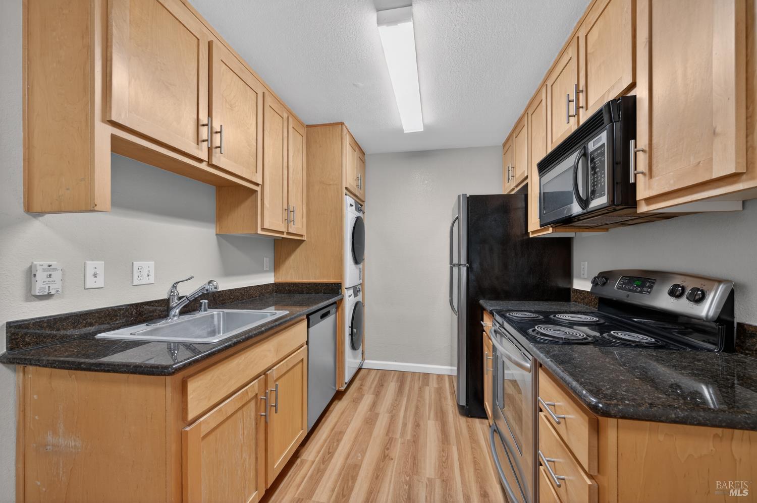 Detail Gallery Image 12 of 21 For 900 Cambridge Dr #3,  Benicia,  CA 94510 - 1 Beds | 1 Baths