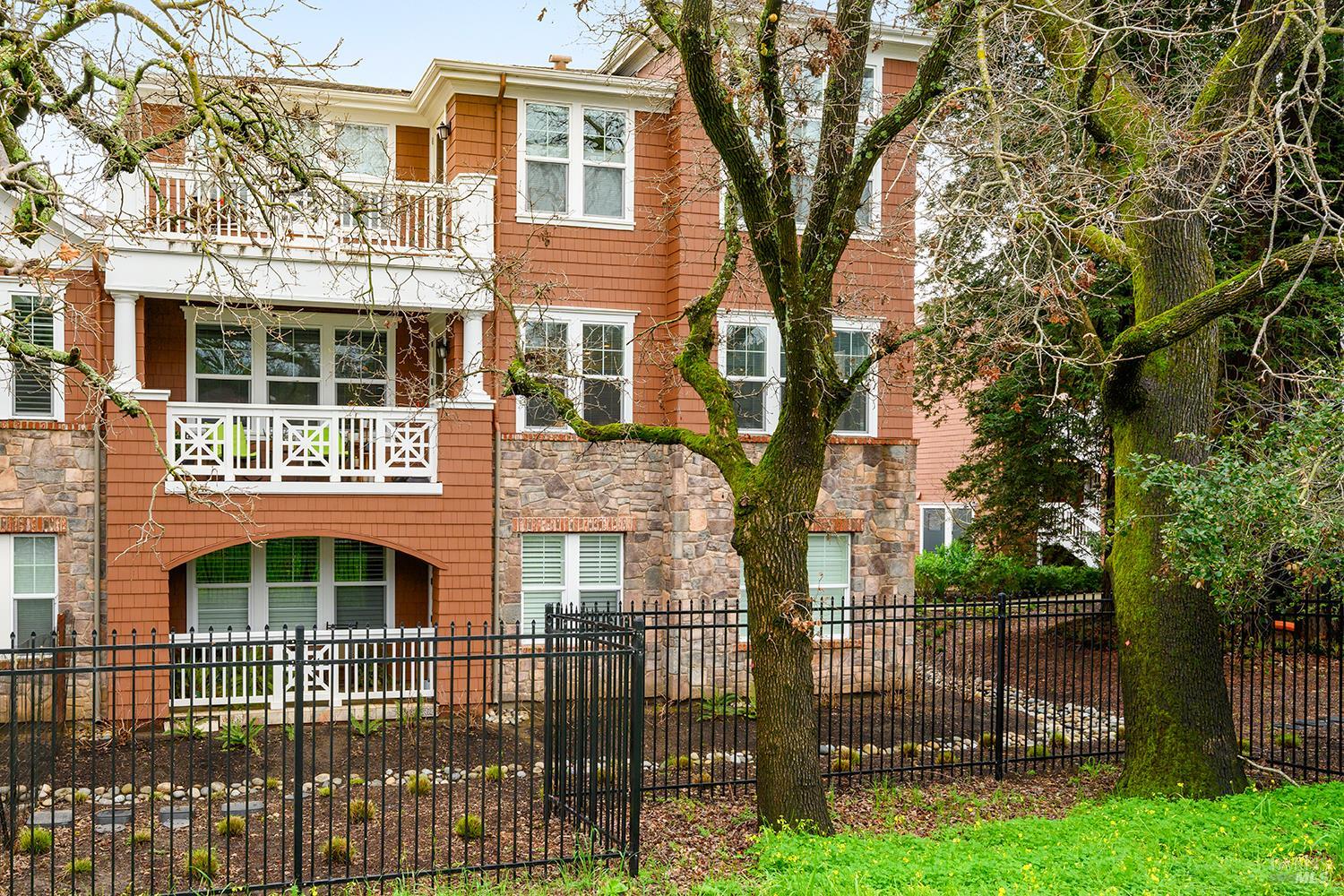 Detail Gallery Image 34 of 35 For 263 Camellia Cir, Larkspur,  CA 94939 - 2 Beds | 2 Baths