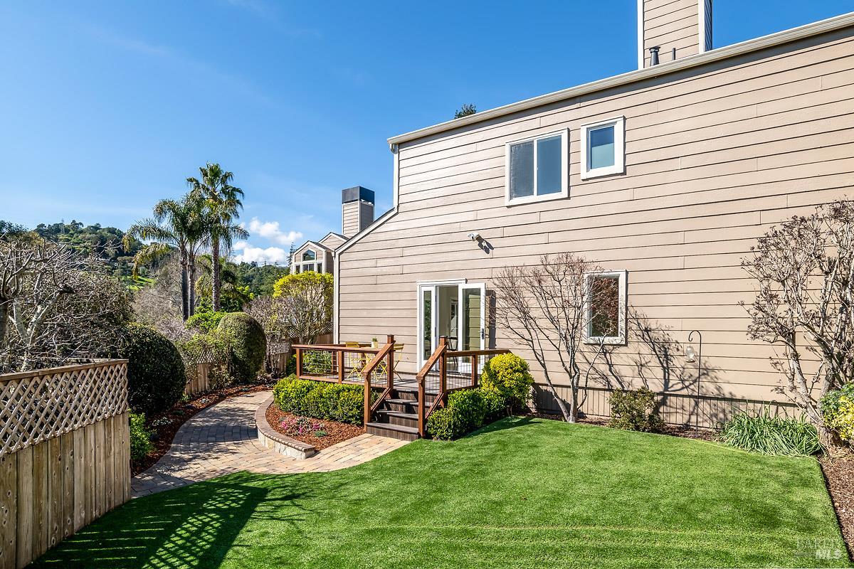 Detail Gallery Image 33 of 40 For 37 Creekside Ct, Corte Madera,  CA 94925 - 2 Beds | 2/1 Baths