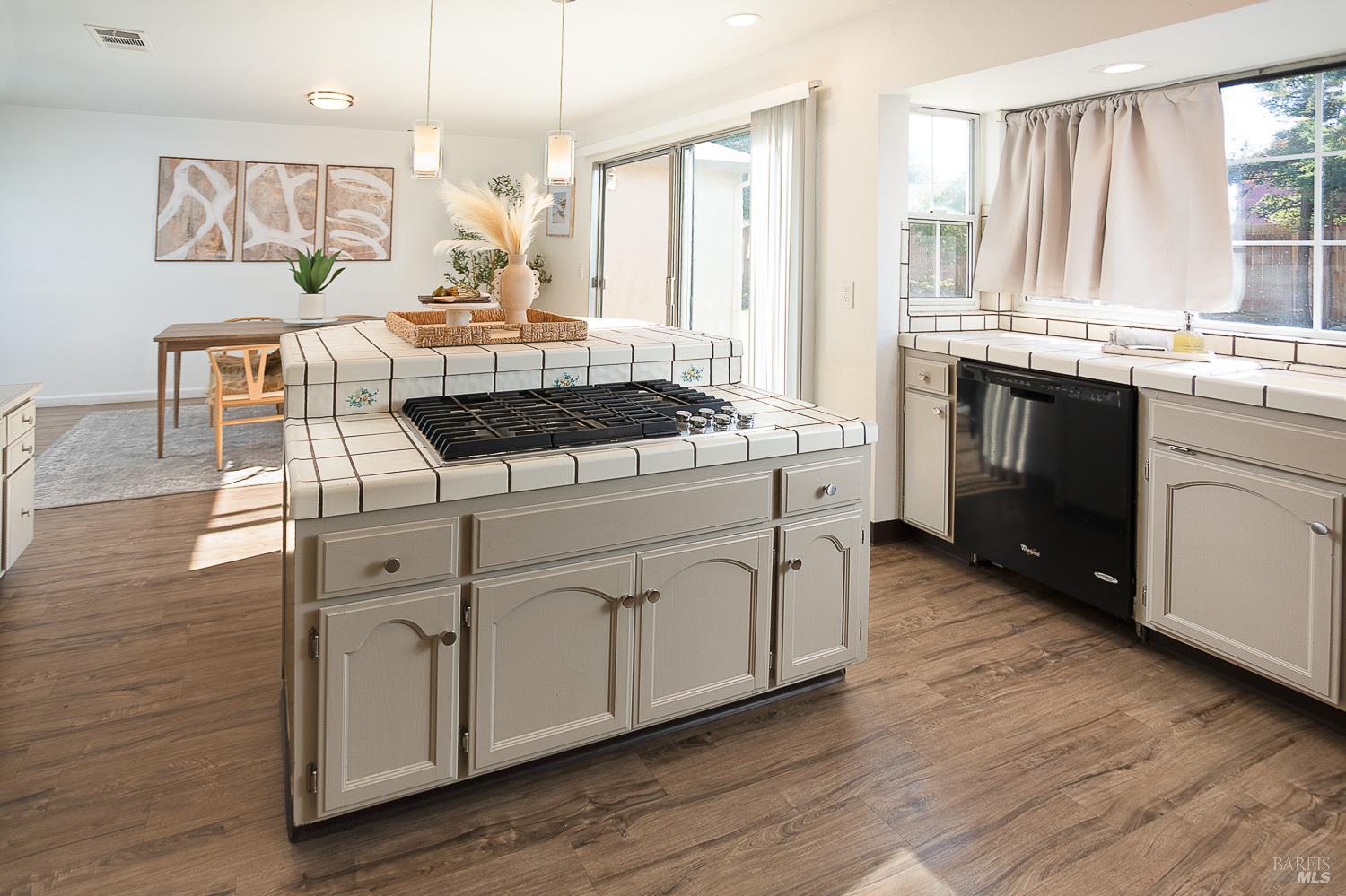 Detail Gallery Image 14 of 49 For 775 Cahill Ct, Dixon,  CA 95620 - 4 Beds | 2 Baths