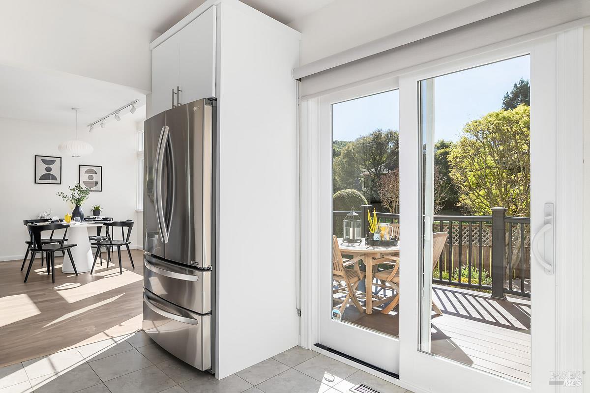 Detail Gallery Image 13 of 40 For 37 Creekside Ct, Corte Madera,  CA 94925 - 2 Beds | 2/1 Baths
