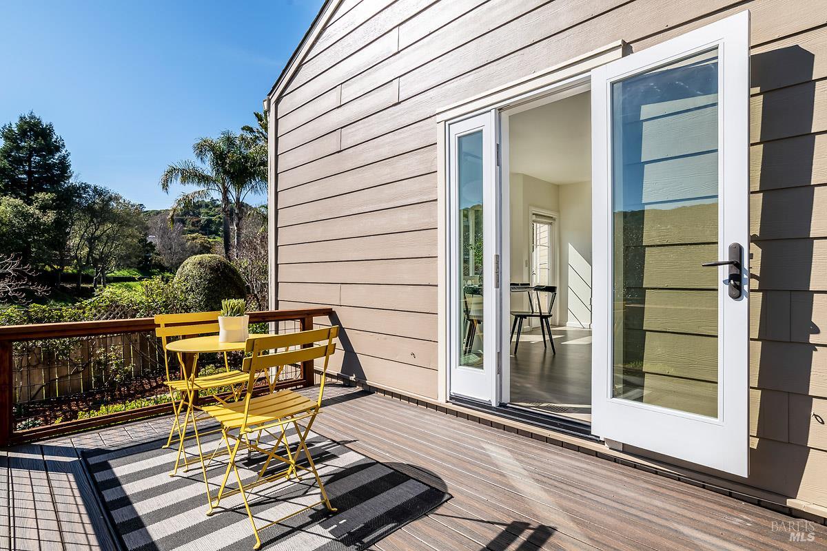 Detail Gallery Image 32 of 40 For 37 Creekside Ct, Corte Madera,  CA 94925 - 2 Beds | 2/1 Baths