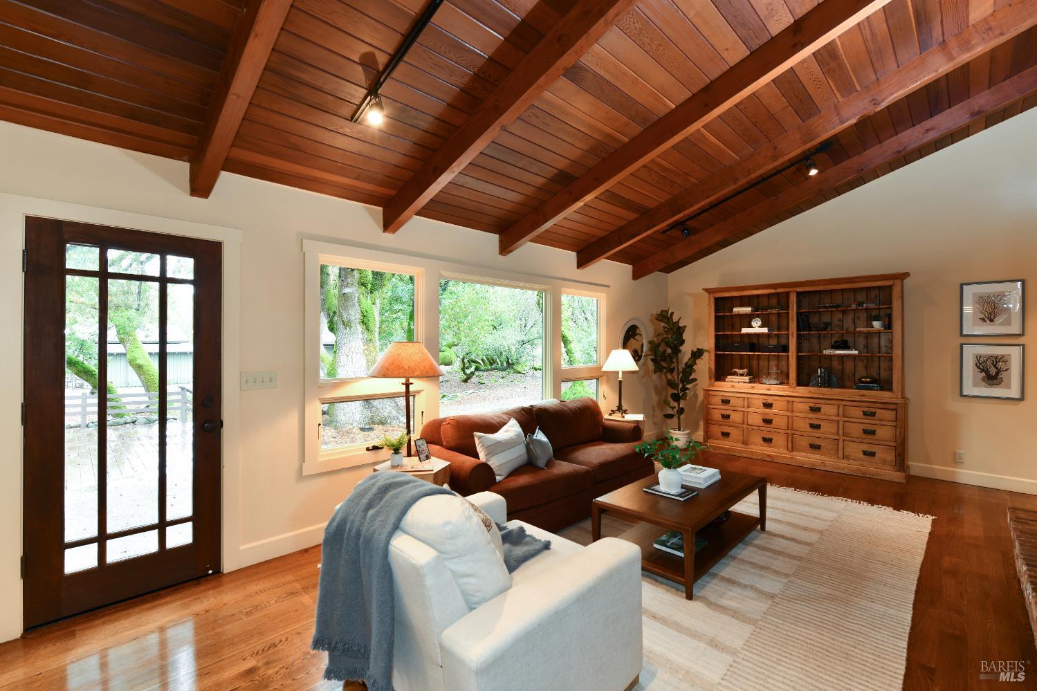 Detail Gallery Image 9 of 58 For 2120 Grove St, Sonoma,  CA 95476 - 3 Beds | 2/1 Baths