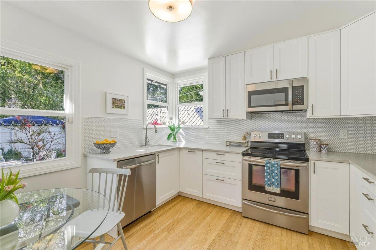 Detail Gallery Image 8 of 27 For 250 Butterfield Rd, San Anselmo,  CA 94960 - 2 Beds | 1 Baths