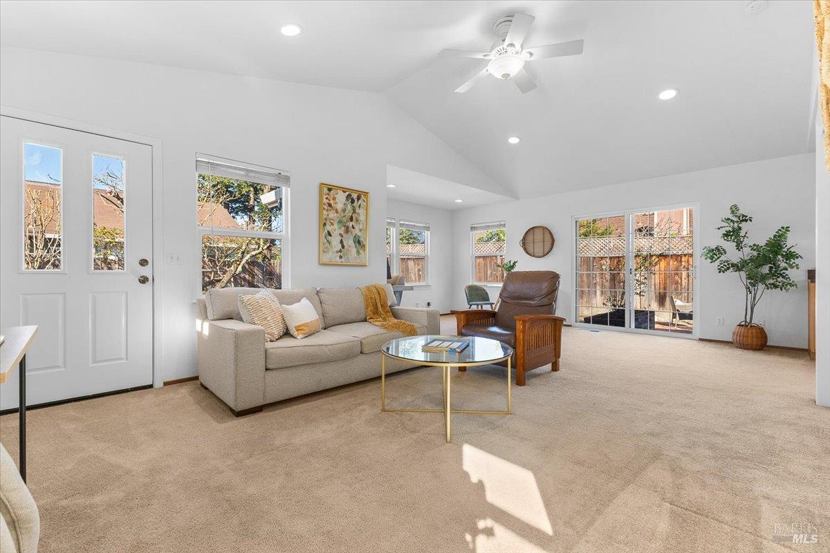 Detail Gallery Image 29 of 43 For 2257 White Chapel Ct, Santa Rosa,  CA 95401 - 3 Beds | 3 Baths