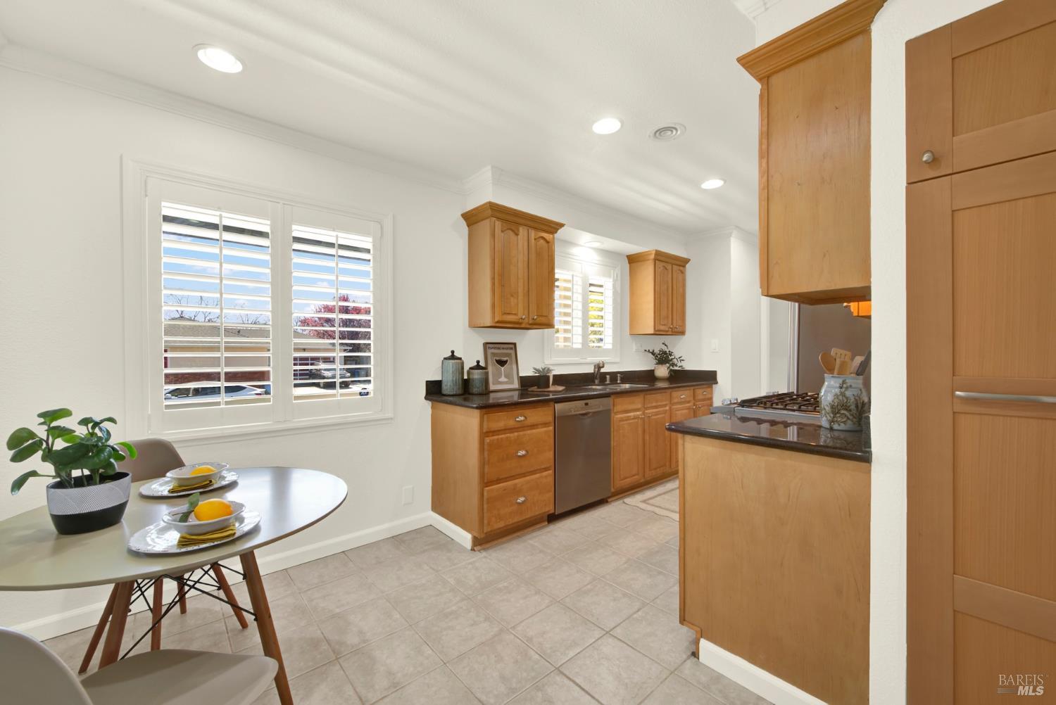 Detail Gallery Image 13 of 52 For 216 Manhattan St, Vallejo,  CA 94591 - 3 Beds | 2 Baths
