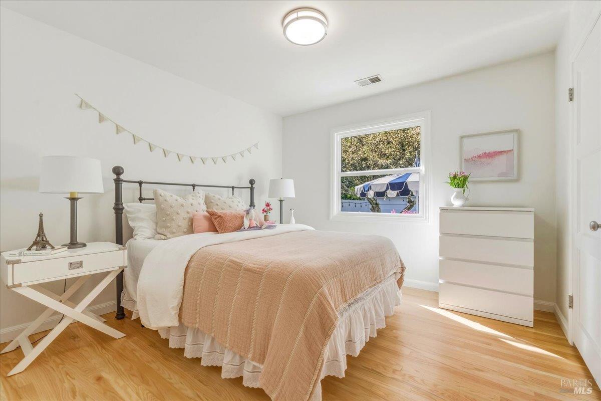 Detail Gallery Image 12 of 27 For 250 Butterfield Rd, San Anselmo,  CA 94960 - 2 Beds | 1 Baths