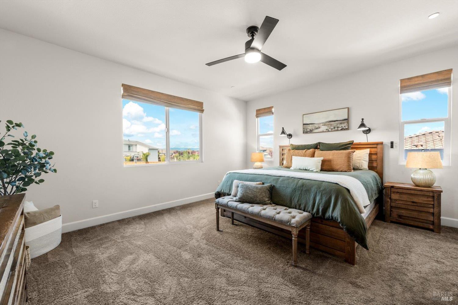 Detail Gallery Image 52 of 97 For 710 Fielding Way, Dixon,  CA 95620 - 5 Beds | 4 Baths