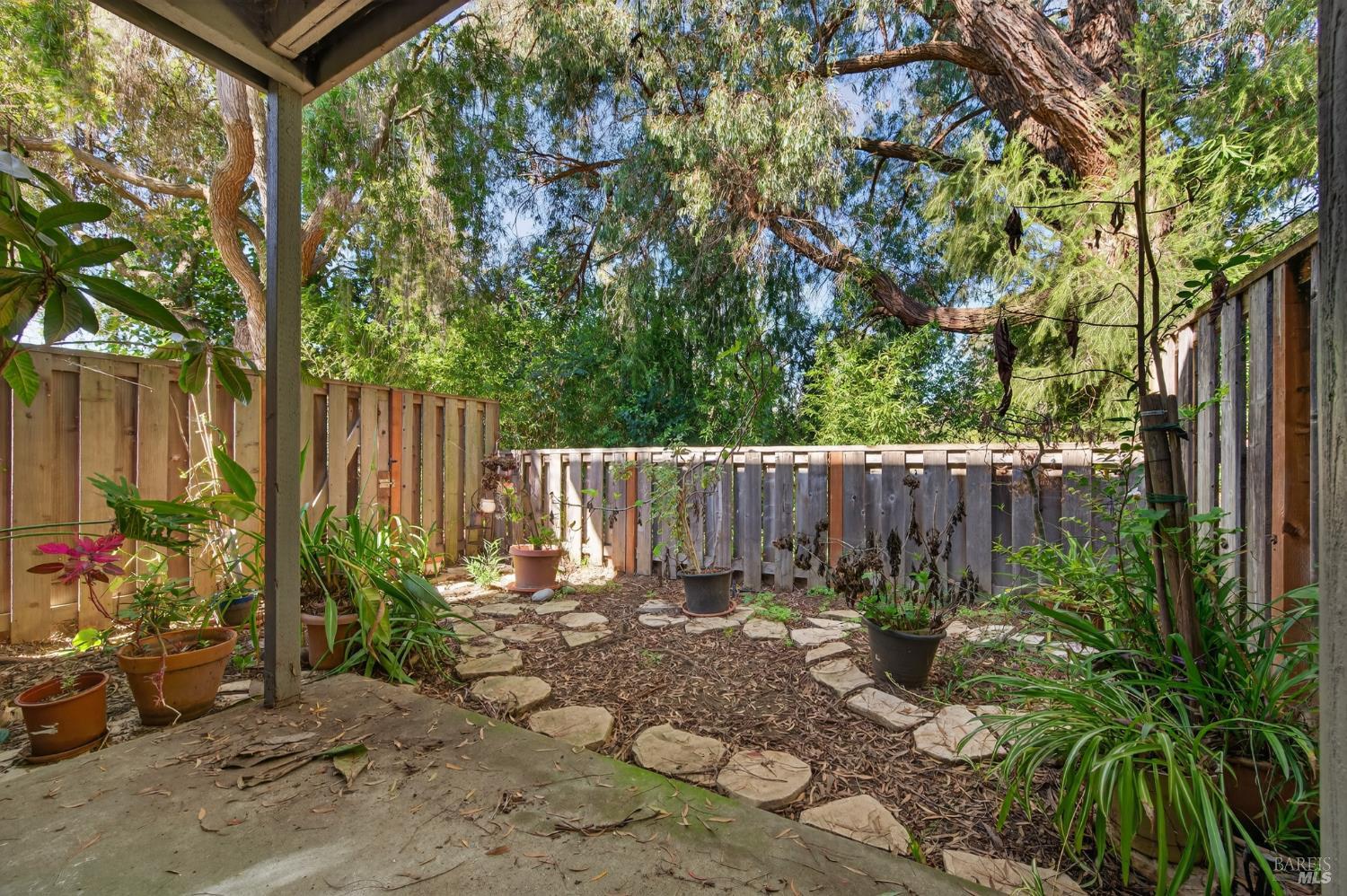 Detail Gallery Image 20 of 21 For 900 Cambridge Dr #3,  Benicia,  CA 94510 - 1 Beds | 1 Baths