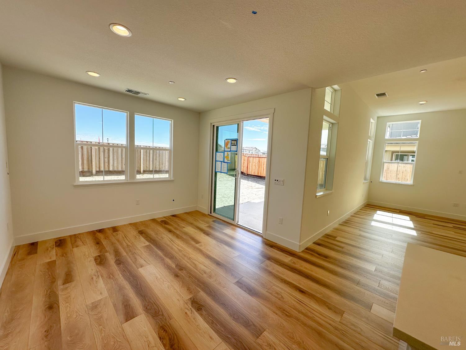 Detail Gallery Image 7 of 13 For 416 June Ct, Oakley,  CA 94561 - 5 Beds | 4/1 Baths