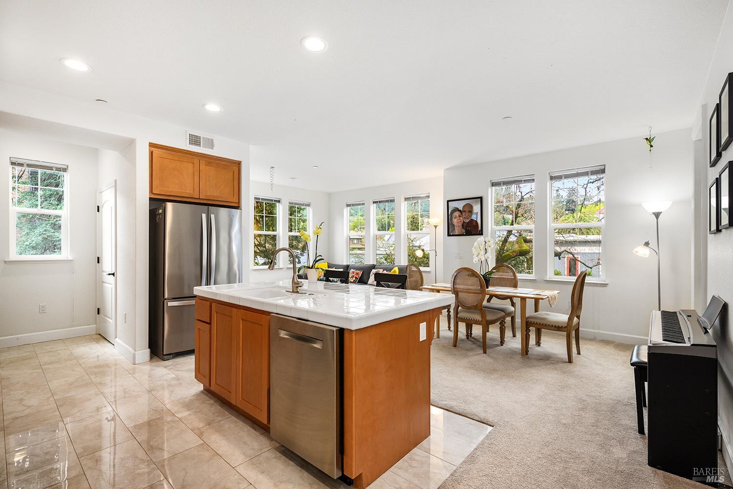 Detail Gallery Image 17 of 35 For 263 Camellia Cir, Larkspur,  CA 94939 - 2 Beds | 2 Baths