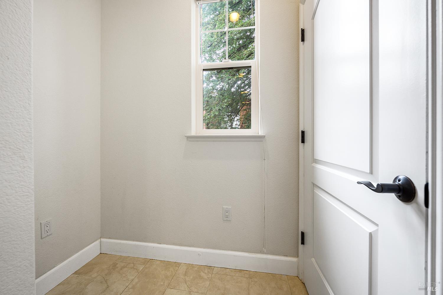 Detail Gallery Image 21 of 35 For 263 Camellia Cir, Larkspur,  CA 94939 - 2 Beds | 2 Baths