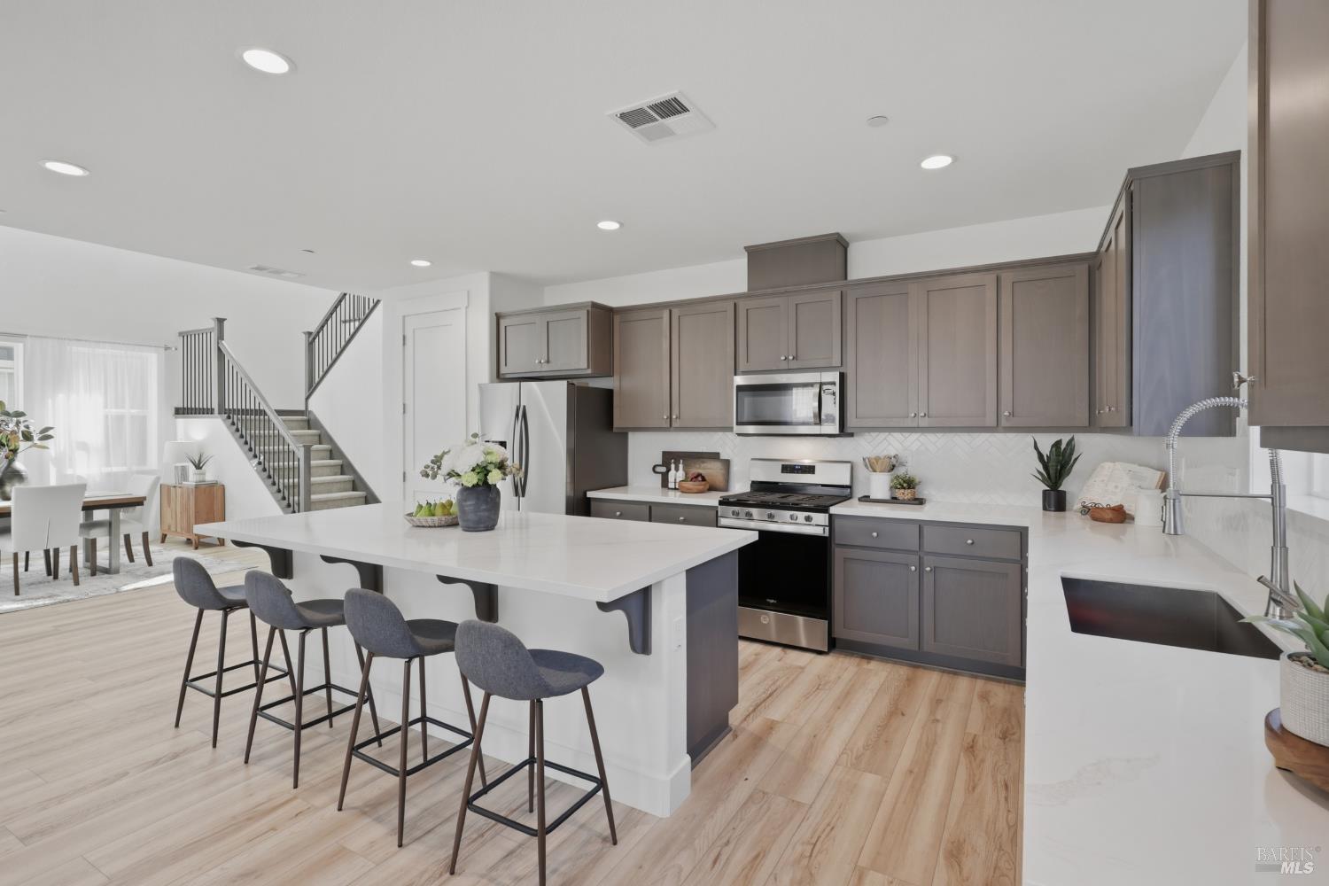 Detail Gallery Image 3 of 29 For 1588 Nightfall Ln, Fairfield,  CA 94533 - 4 Beds | 3 Baths