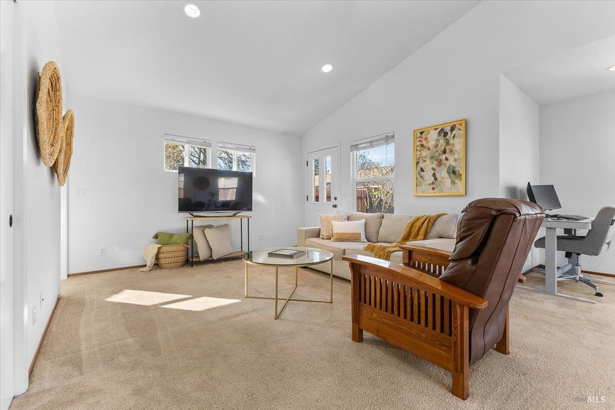 Detail Gallery Image 27 of 43 For 2257 White Chapel Ct, Santa Rosa,  CA 95401 - 3 Beds | 3 Baths