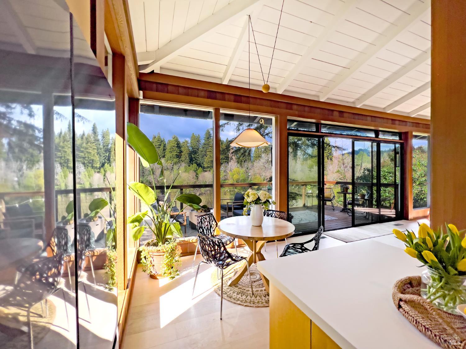 Detail Gallery Image 10 of 67 For 16620 Guernewood Rd, Guerneville,  CA 95446 - 4 Beds | 3 Baths