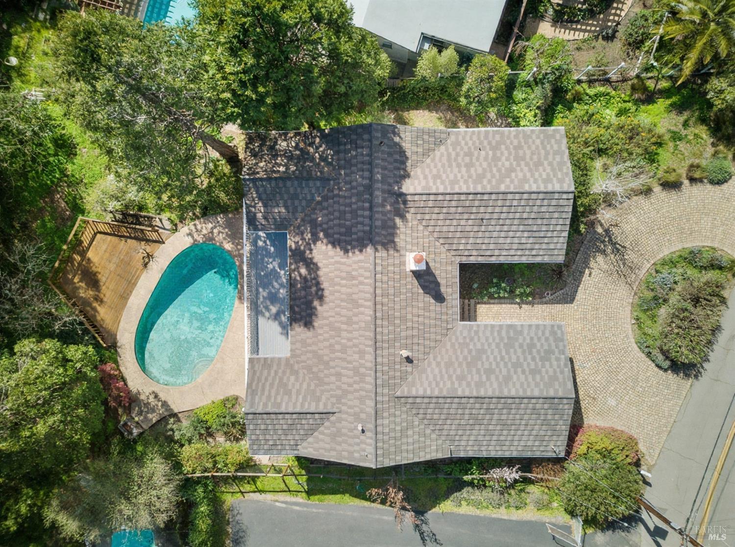 Detail Gallery Image 4 of 46 For 285 Cascade Dr, Fairfax,  CA 94930 - 4 Beds | 2 Baths