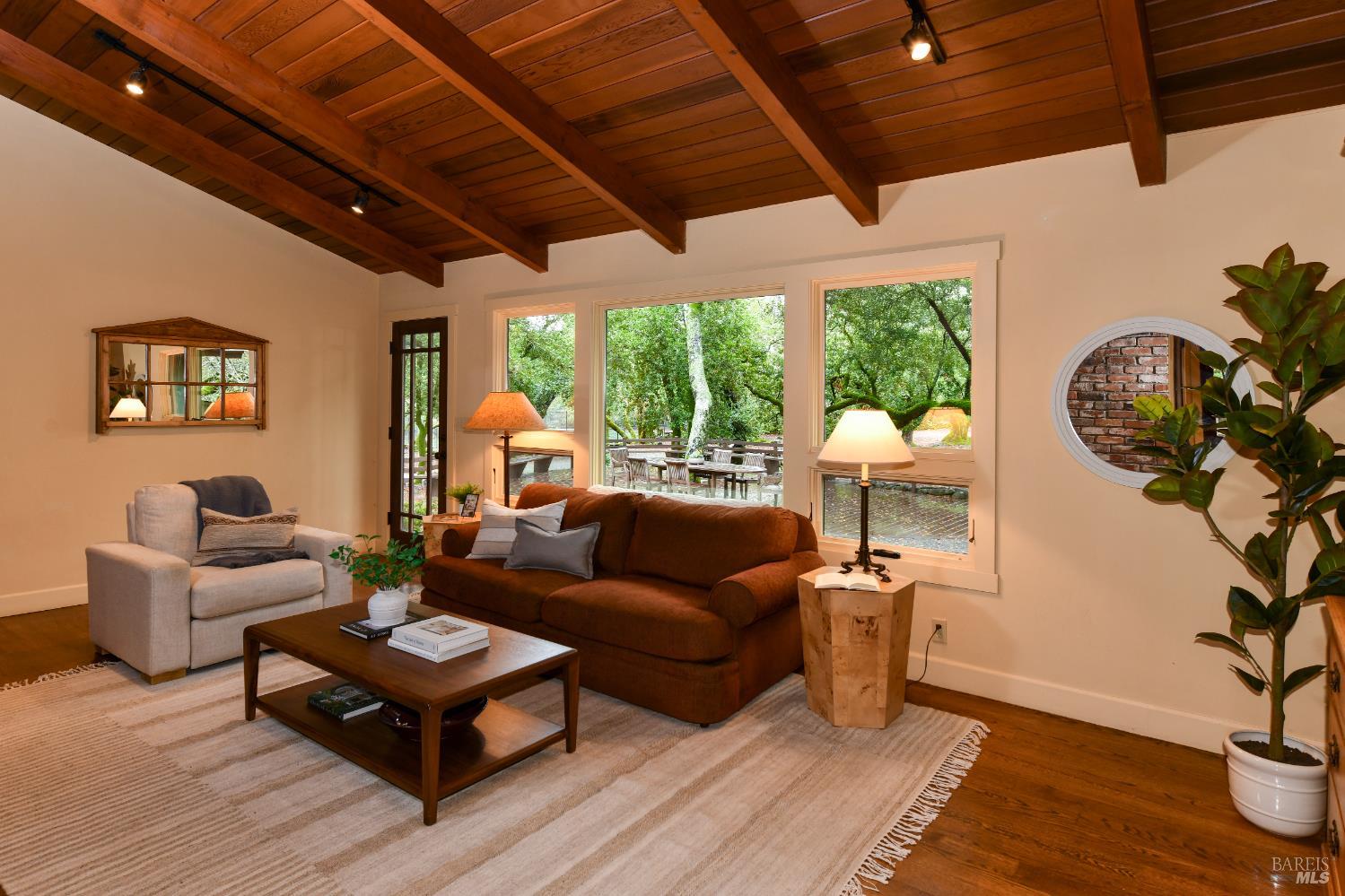 Detail Gallery Image 8 of 58 For 2120 Grove St, Sonoma,  CA 95476 - 3 Beds | 2/1 Baths