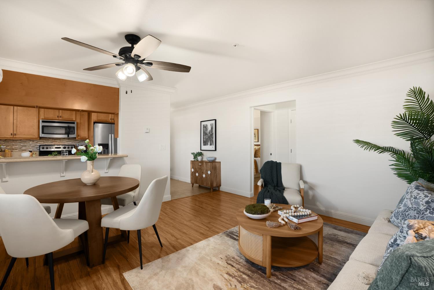 Detail Gallery Image 5 of 42 For 225 Burt St #3,  Santa Rosa,  CA 95407 - 2 Beds | 2 Baths