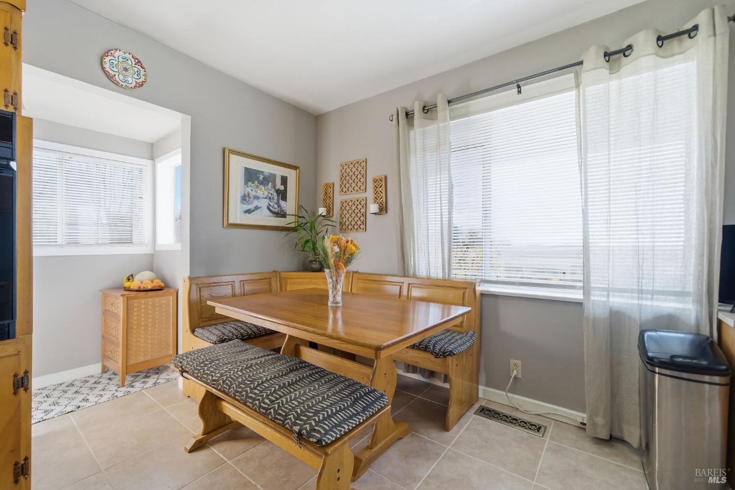 Detail Gallery Image 4 of 28 For 964 Sonoma St, Richmond,  CA 94805 - 3 Beds | 1/1 Baths