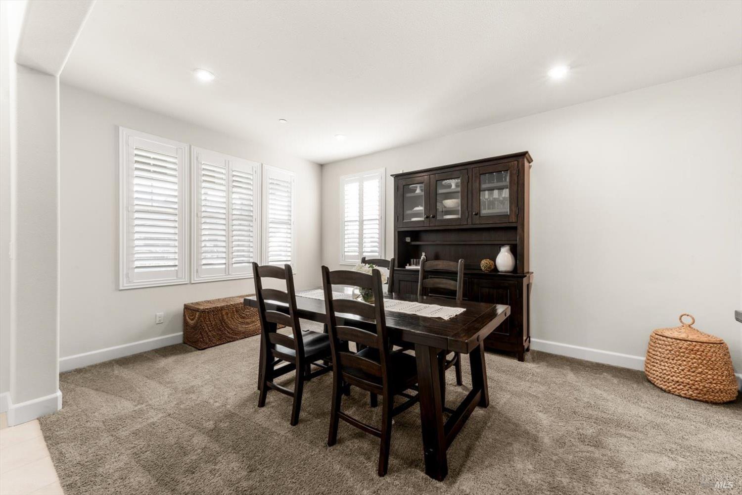 Detail Gallery Image 12 of 97 For 710 Fielding Way, Dixon,  CA 95620 - 5 Beds | 4 Baths