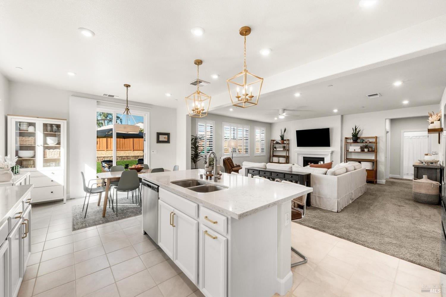 Detail Gallery Image 25 of 97 For 710 Fielding Way, Dixon,  CA 95620 - 5 Beds | 4 Baths