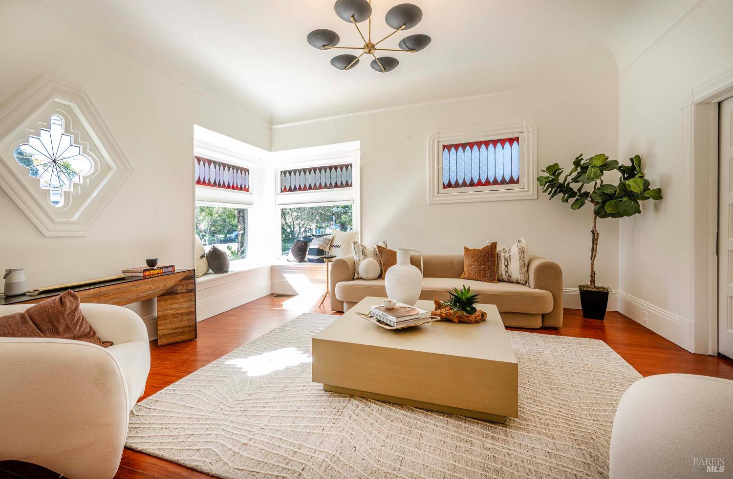 Detail Gallery Image 4 of 35 For 423 Matheson St, Healdsburg,  CA 95448 - 3 Beds | 2/2 Baths