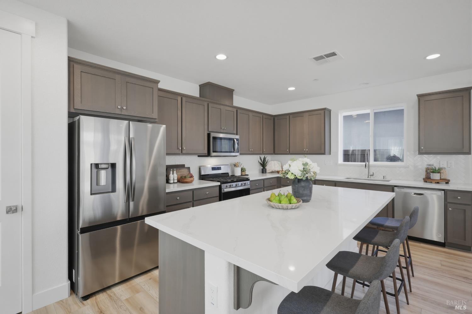 Detail Gallery Image 8 of 29 For 1588 Nightfall Ln, Fairfield,  CA 94533 - 4 Beds | 3 Baths